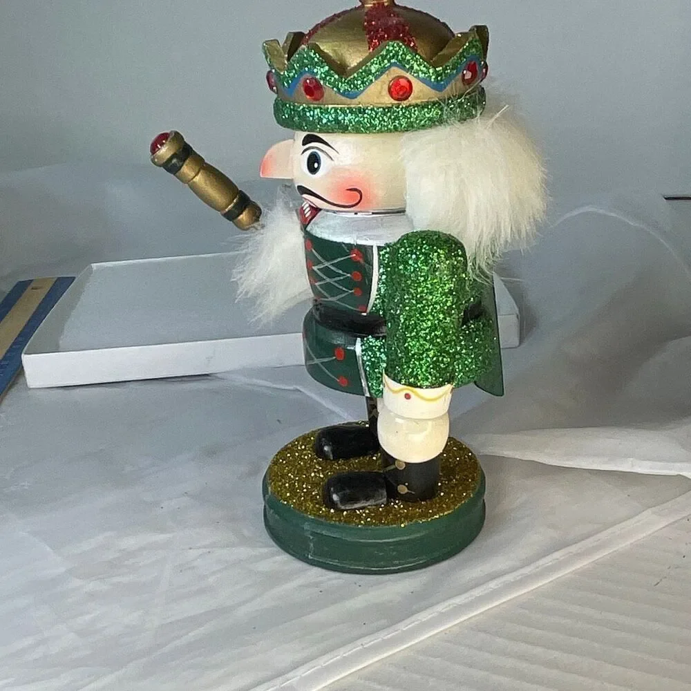 VTG Scott’s collectibles of distinction nut cracker